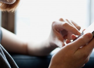 Gledate pornografijo na mobilnem telefonu? Slabo se vam piše…